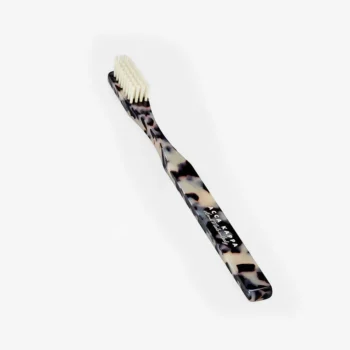 Cepillo de Dientes Histórico Cerdas Medianas Blanco & Negro Acca Kappa Ecuador